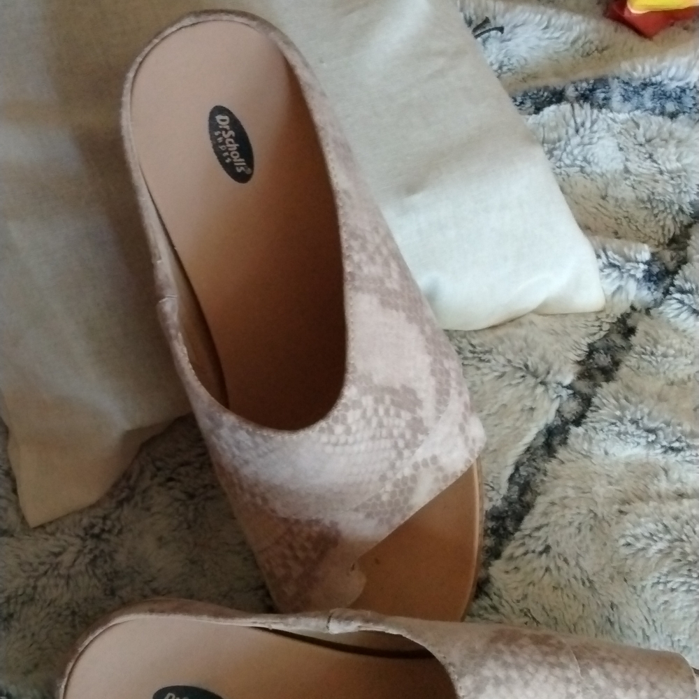 Dr Scholls slip on shoes. Sz 7.5 Worn once - Picture 2 of 5